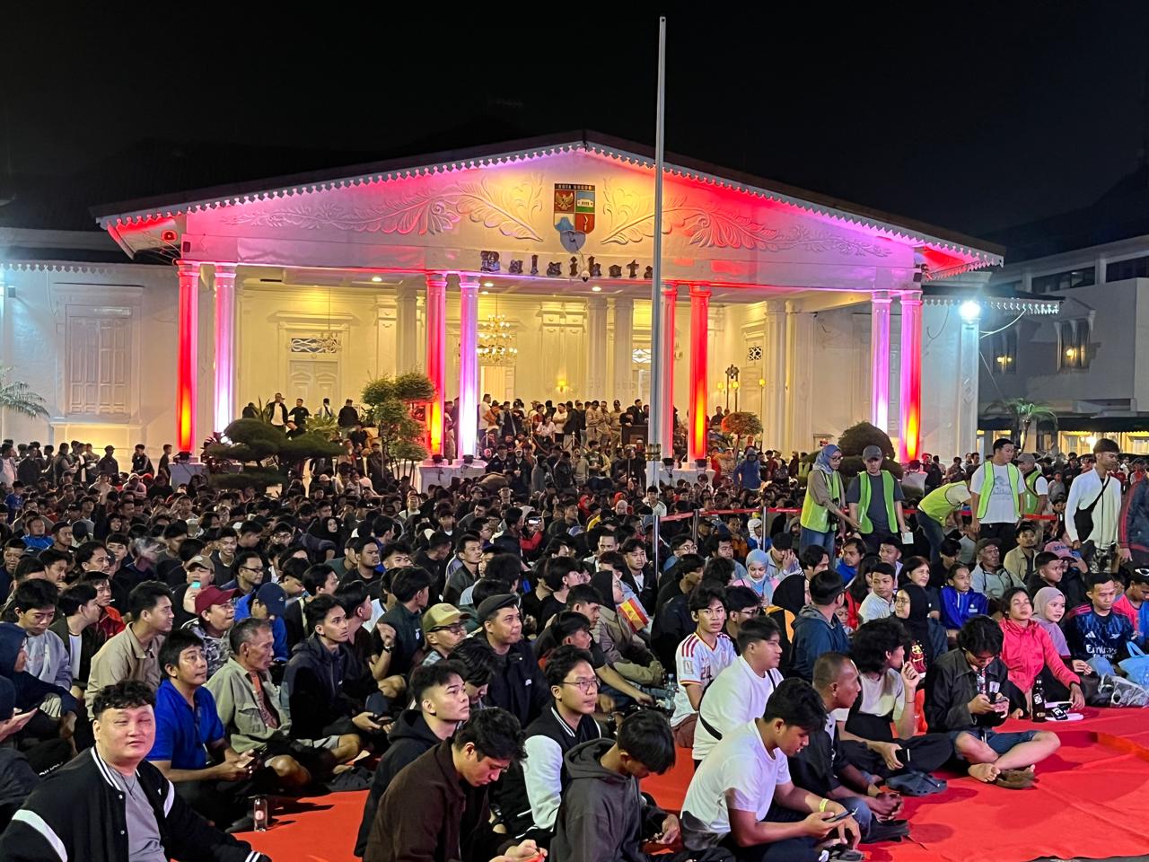 Nobar Bola